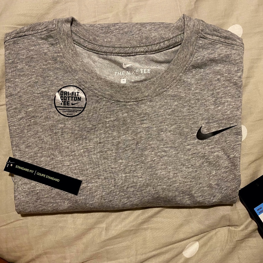 new NIKE mens t-shirt (M)